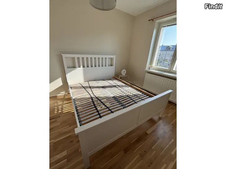 Säljes Säljes HEMNES sängstomme 160 x 200
