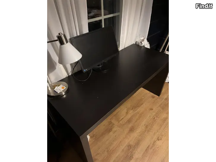 Säljes Ikea skrivbord