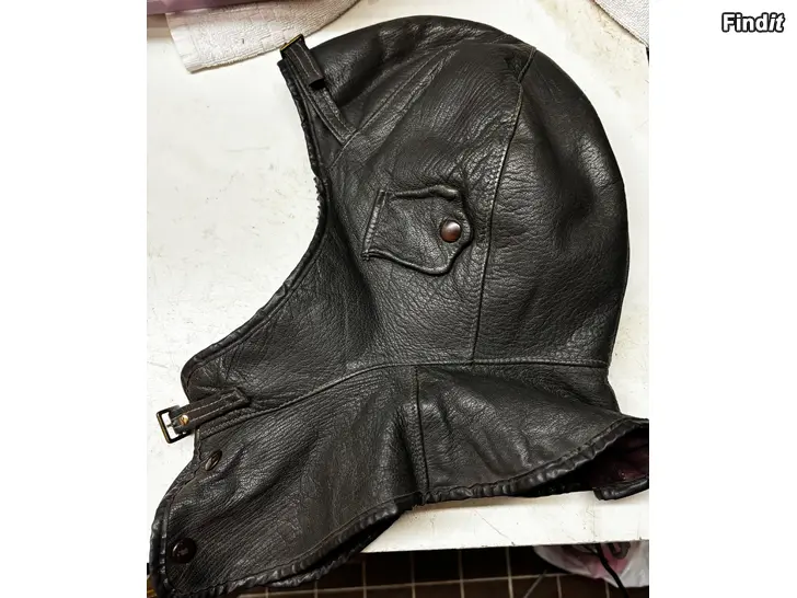 Myydään Nahkakypärä