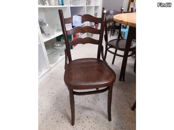 Säljes Äldre bistro stolar