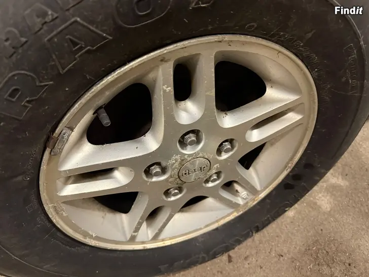 Säljes Jeep GrandCherokee däck/alufälgar
