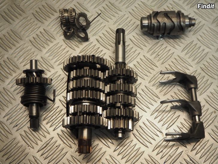 Myydään Husqvarna SM 125 01-06 lohkot crankcase 8000A1103 ja vaihteisto gearbox 800075963