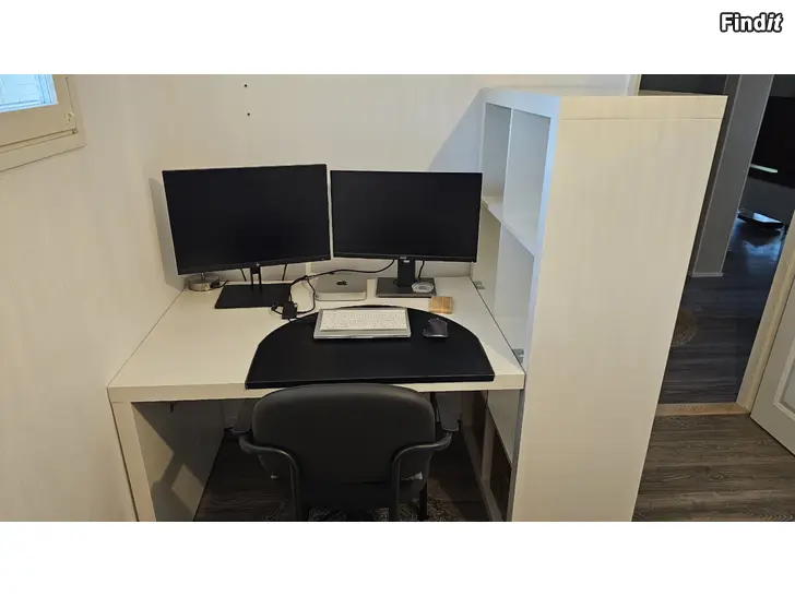 Myydään IKEA skrivbord med Kallax hylla