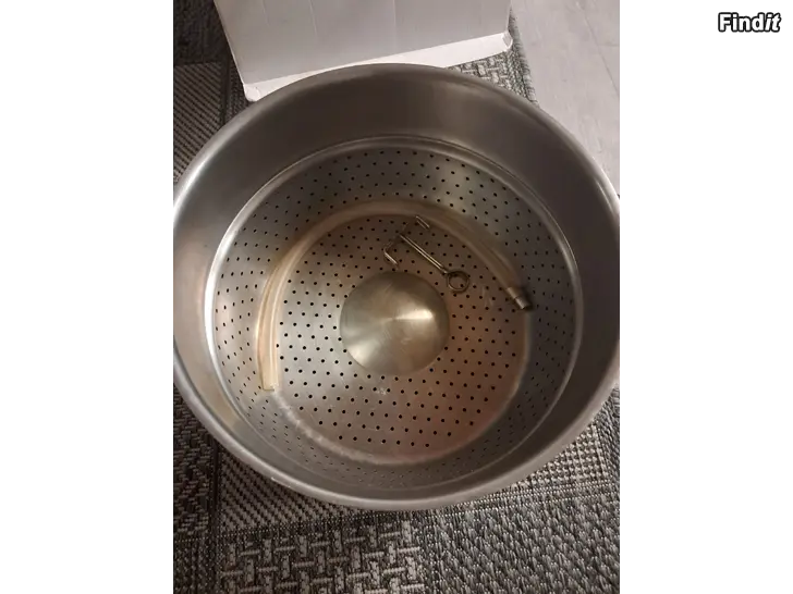 Myydään Hackman mehumaija