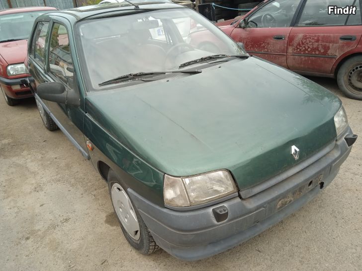 Myydään Renault Clio 1,4 1994 varaosina