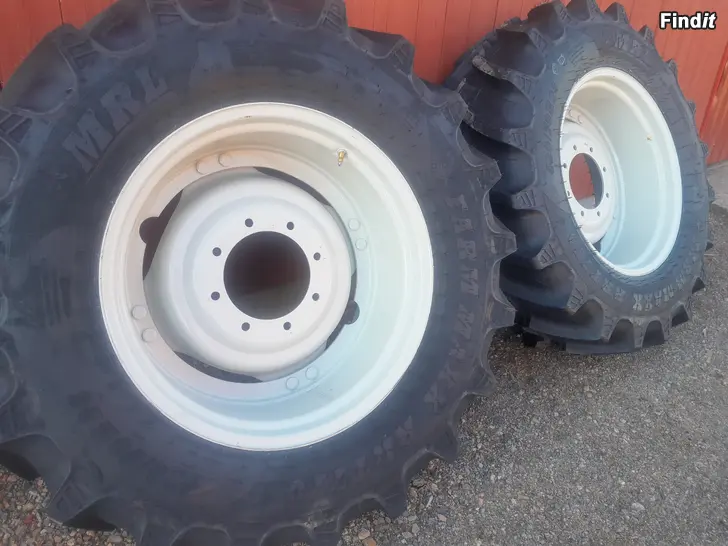 Myydään 420/70R28 VALTRAN etupyörät