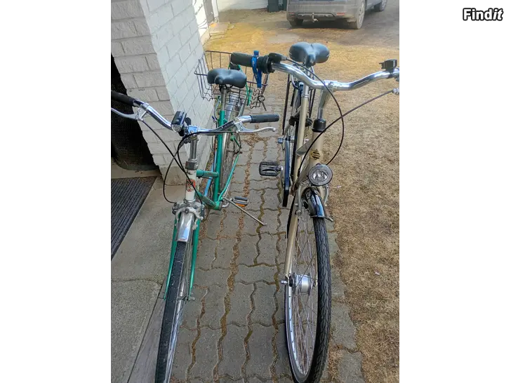 Myydään Pari Naisten 3 v. Pyörää 