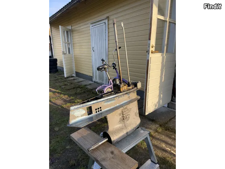 Säljes Evinrude växelhus