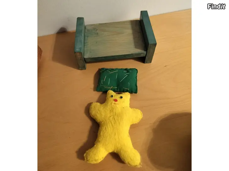 Myydään Puu koira kissa pikku kuu sänky