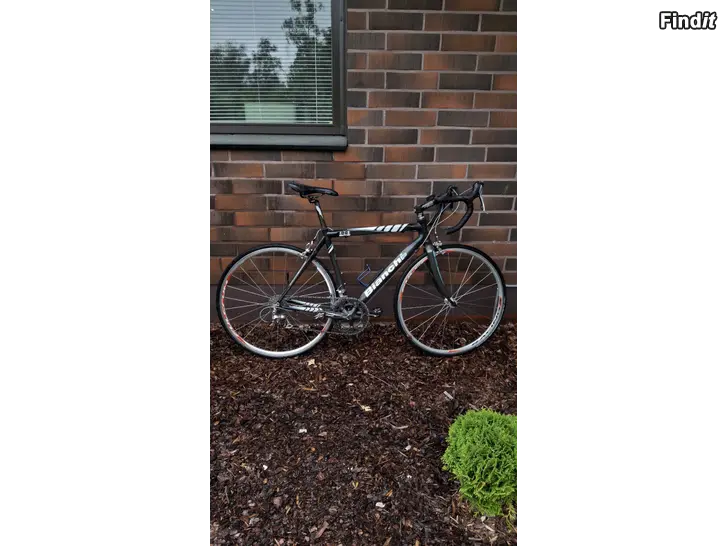 Myydään Bianchi 928 Carbon  Shimano Ultegra/105  Storlek 54