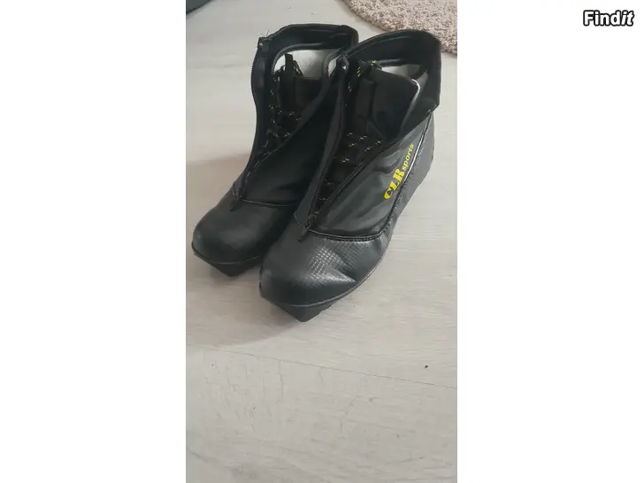 Säljes Skidskor NNN