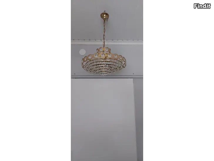Myydään Kristallikruunu