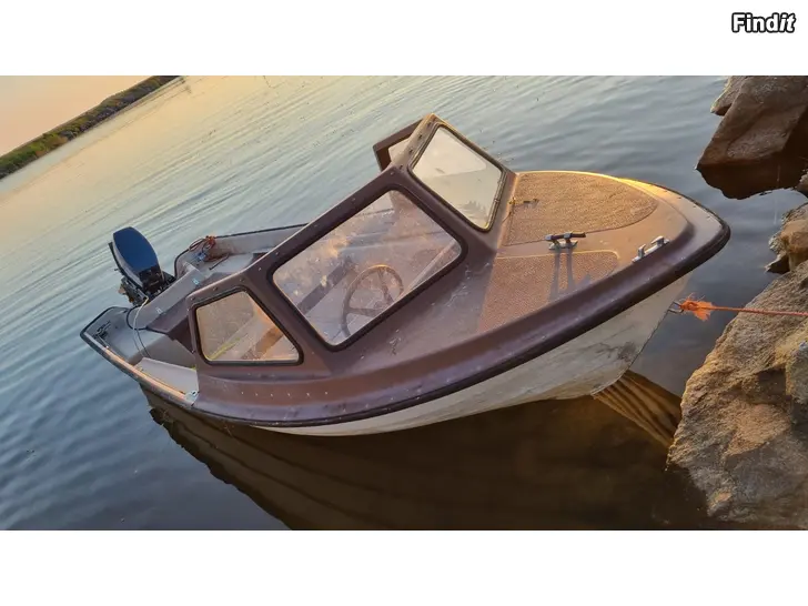 Säljes 4.5 meters båt, 15hk Yamaha