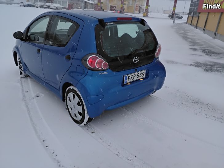 Myydään Toyota aygo bensiini  5 ovinen juhlamalli