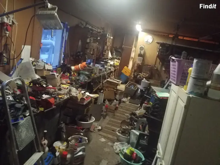 Myydään Autotallin/varaston tyhjennys. Kaikenlaista venetarviketta löytyy