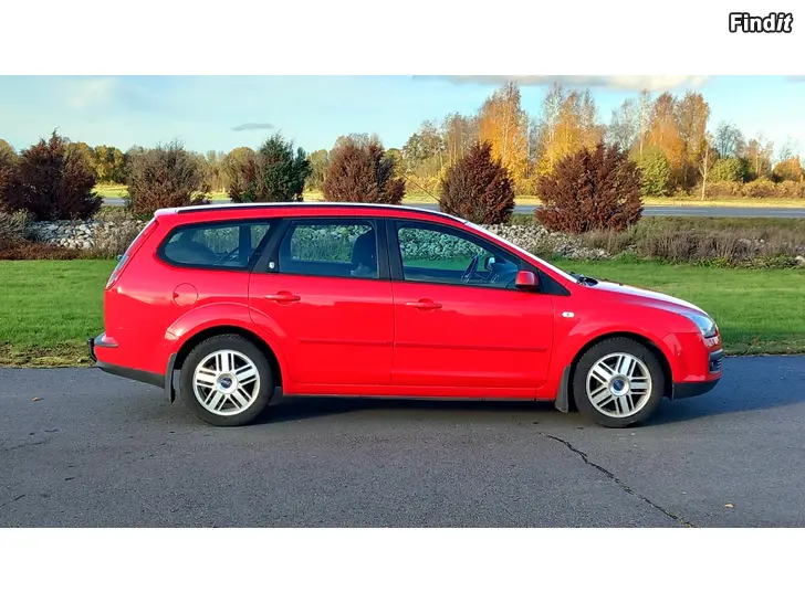 Myydään Ford Focus Ghia 1.6 Bensa 115hv Farm