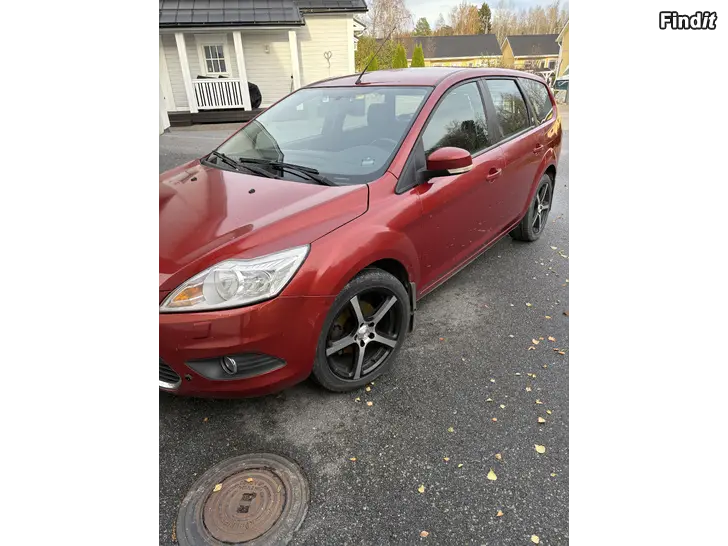 Myydään Juuri katsastettu Ford Focus Ghia 1.6, 2009