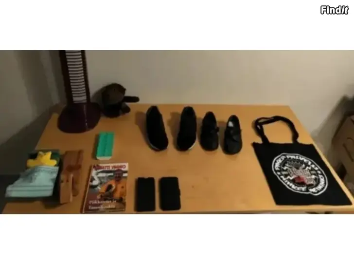 Säljes CD teline puu koira