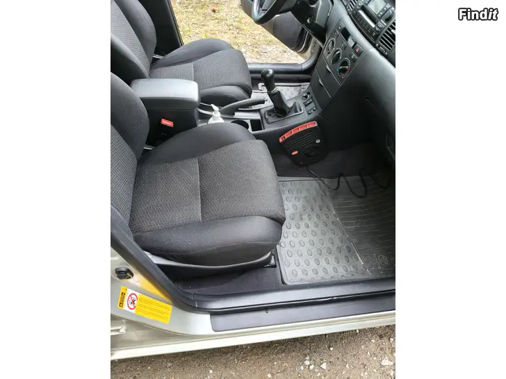 Myydään Toyota corolla 1.6 sedan