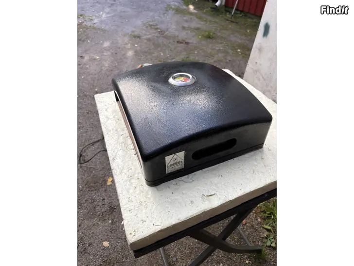 Myydään Pizzauuni grillin päälle