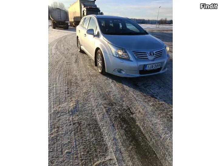 Myydään Toyota Avensis