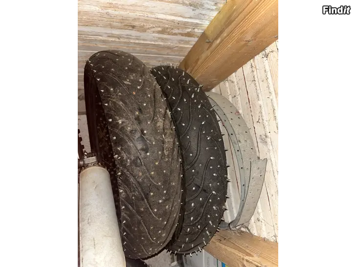 Myydään Moped däck