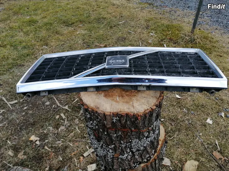 Myydään Volvo 240 maski