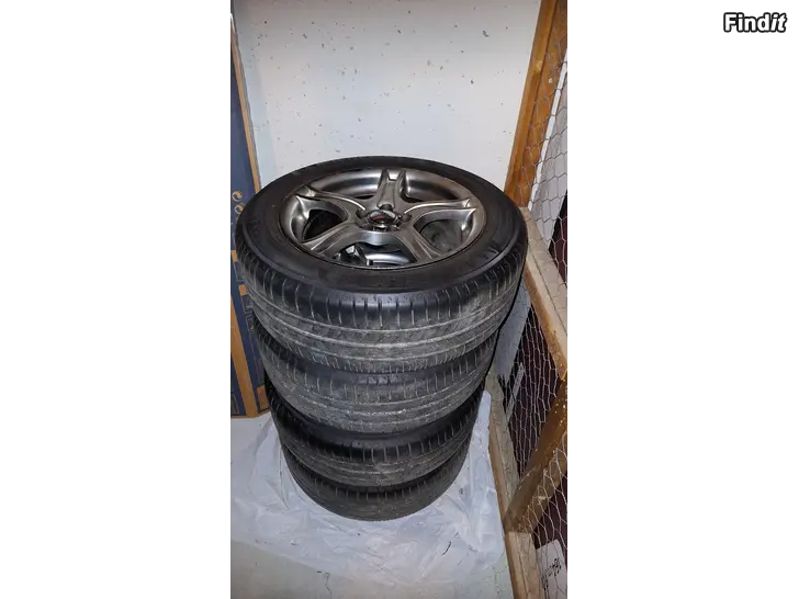 Myydään Vw Golf mk4 olleet Michelin energy saver 205/55r16