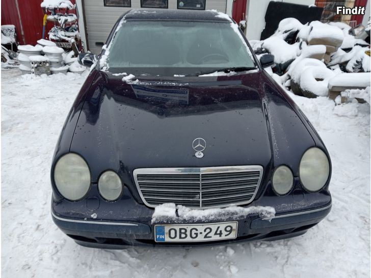 Myydään MB E 240 automaatti 2000