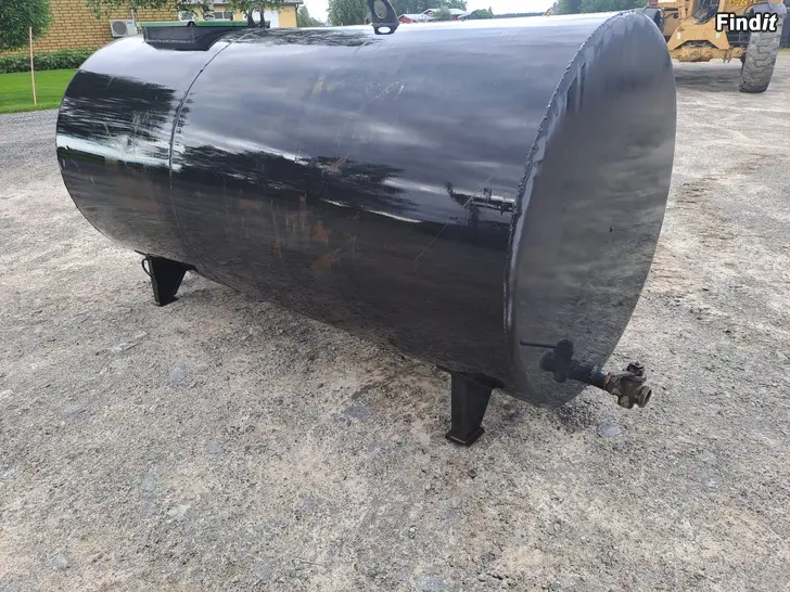 Myydään Vesisäiliö 3000L