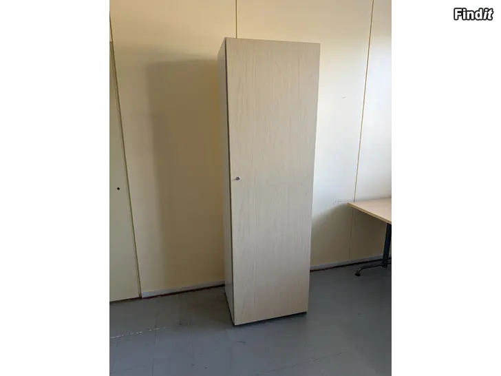 Säljes Klädskåp