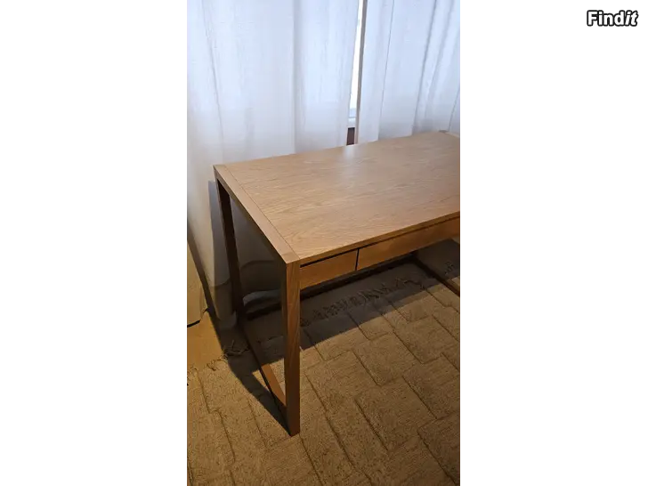Säljes Modernt skrivbord i ek