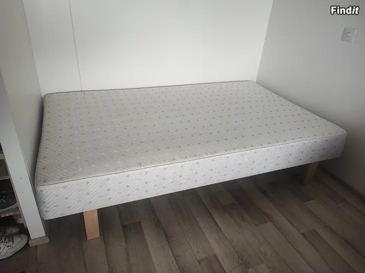Säljes Säng