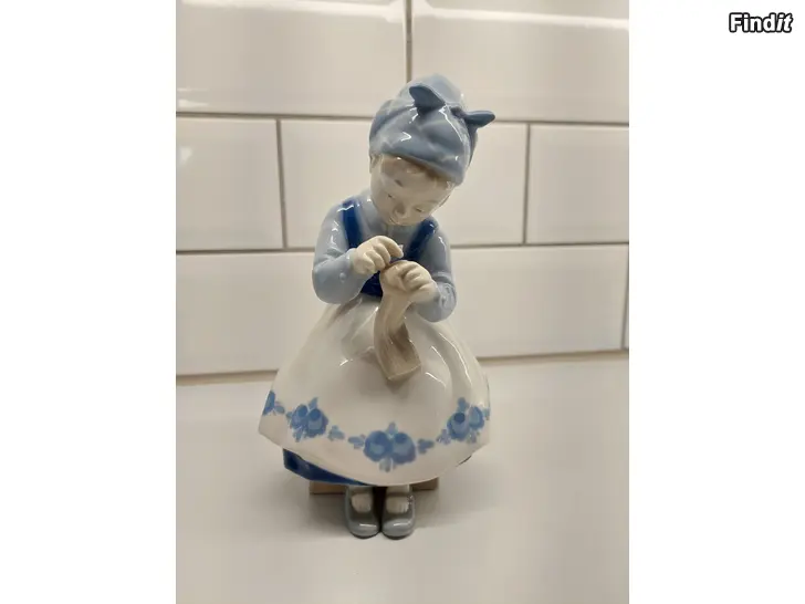 Säljes Porslinsflicka som syr. Gräfenthal, Tyskland