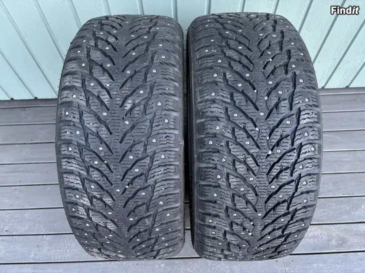 Myydään 245/45 18 Nokian nastarenkaat