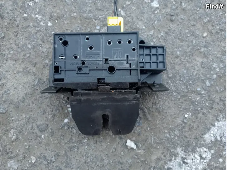 Myydään Opelvectra C sedan takaluukun lukkolaite 495072894