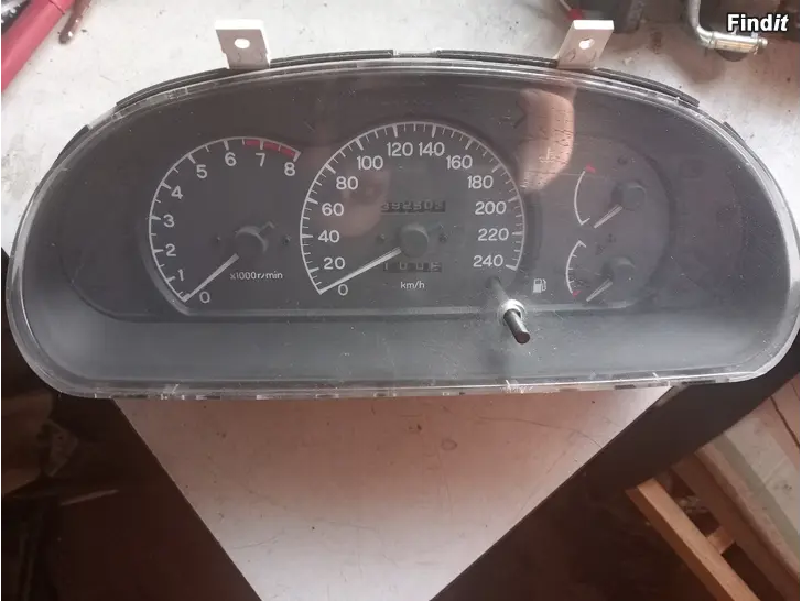 Myydään Mitsubishi Lancer 1994 mittaristo MR168069207-350
