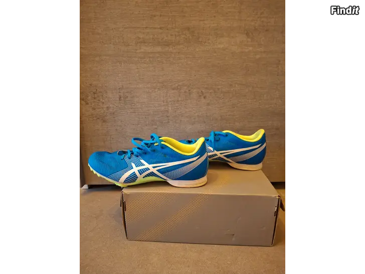 Säljes Asics spikskor