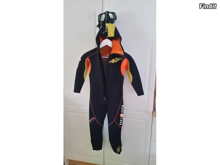 Säljes AQUA LUNG Boomerang koko 10 märkäpuku hinta 35e