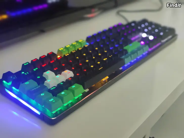 Myydään Blue switch keyboard 100 märket är cepter