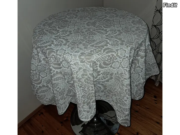 Säljes Marimekko Fandango pöytäliina