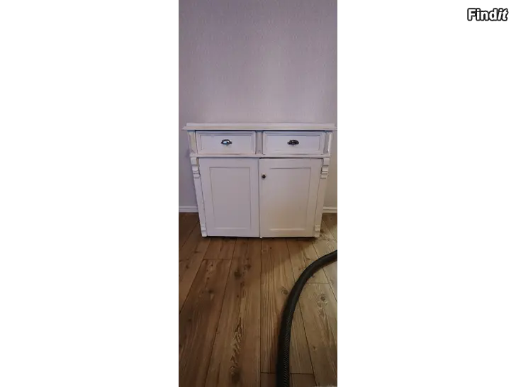 Säljes Gammalt skåp