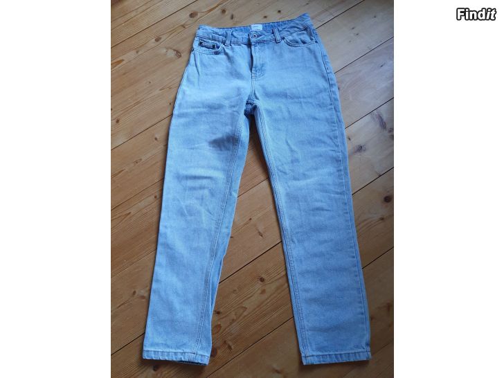 Säljes Nya ungdoms jeans/farkut loose fit strl 26/158