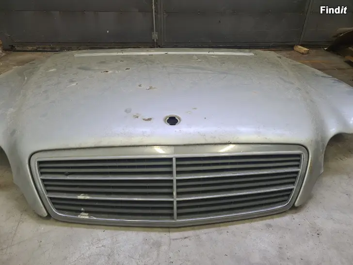 Säljes Motorhuv mercedes w203/s203 år 2001