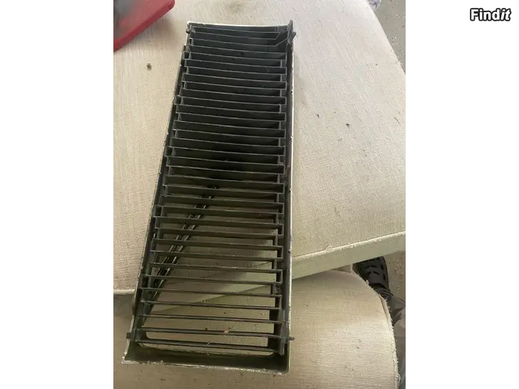 Säljes Volvo 740 grill
