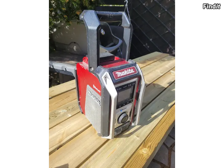 Myydään Makita 18V / 230V radio BT