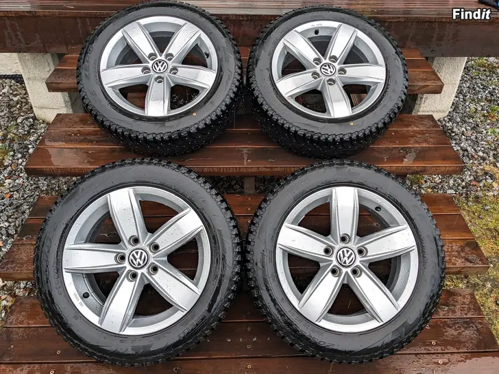 Säljes VW Corvara fälgar / Pirelli Ice Zero 2 205/55R16 dubbdäck