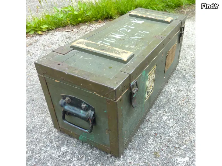 Myydään Vanha armeijan laatikko