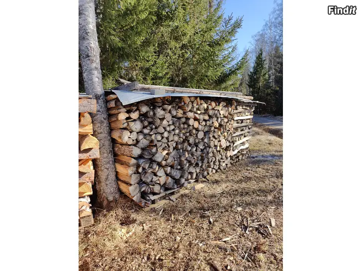 Säljes Torr blandved i 1 meters längder säljes