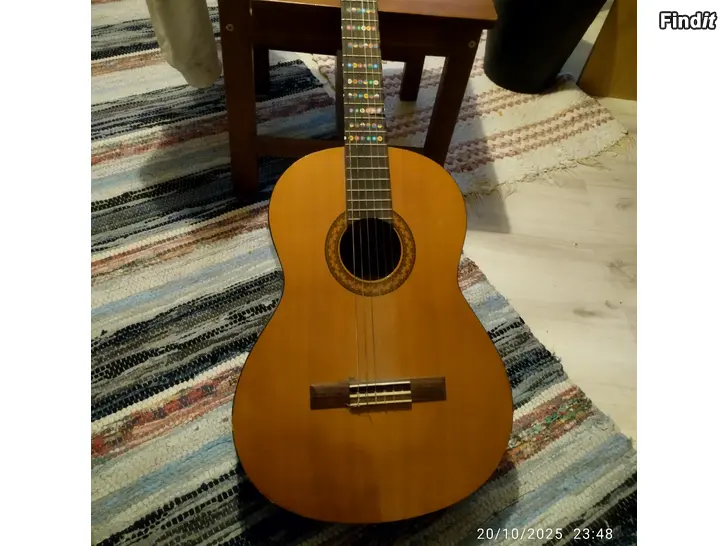 Säljes Akustisk gitarr